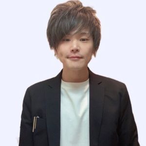 SNSで主に活動中です。219万人越えで芸能人さんも多数仕事を頂いております！！