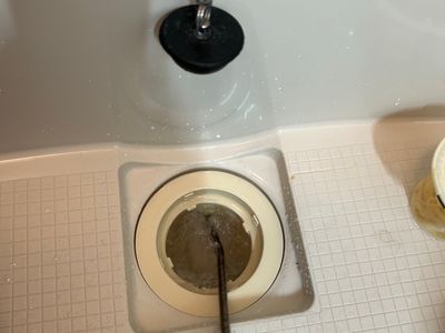 業界歴15年！　排水詰まり時の24時間緊急対応可！エンジン式強力高圧洗浄機使用