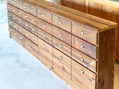 自宅工房にてオーダー家具を制作しております。既存の組み立て家具もお任せください。