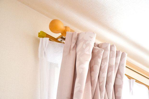 カーテンレール取り付けはどこに頼む 新築や付け直し時の依頼先と費用 くらしのマーケットマガジン