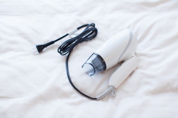 ドライヤーの発火や劣化対策に 適切な掃除方法や保管場所について徹底解説 くらしのマーケットマガジン