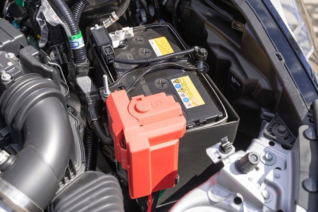 バッテリーの交換費用の相場を解説 持ち込み交換は費用が安くなる くらしのマーケットマガジン バッテリーの交換費用の相場を解説 持ち込み交換は費用が安くなる くらしのマーケットマガジン