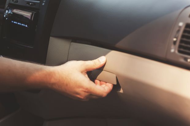 車のエアコンの臭い カビはエアコンクリーナーを使えば自分で掃除できる くらしのマーケットマガジン