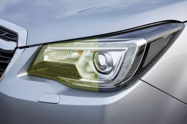 車のヘッドライトの黄ばみ なかなか落ちない汚れの掃除法 くらしのマーケットマガジン