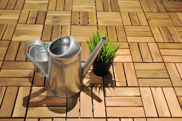 ベランダ掃除 フロアデッキとベランダ床のお手入れ 事業者の作業内容とは くらしのマーケットマガジン