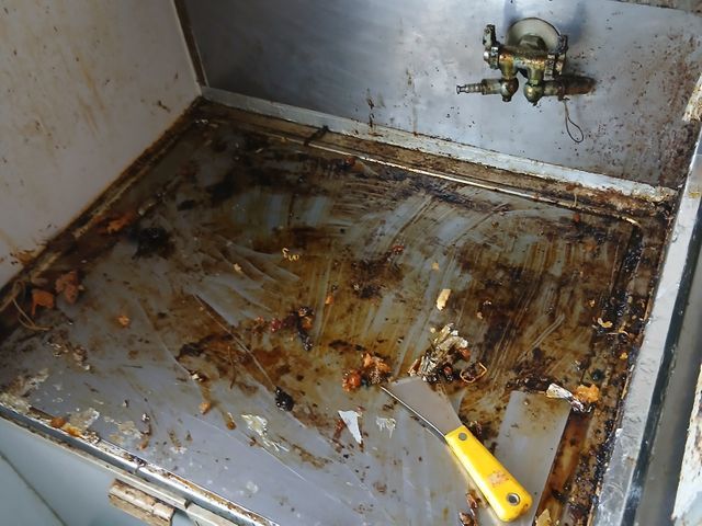 換気扇を綺麗にします。