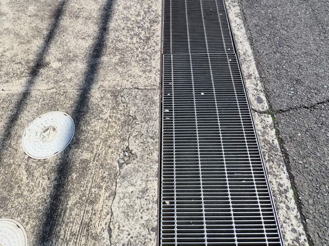 高圧洗浄による側溝洗浄を行います！安全対策・感染症対策も万全にし行います！