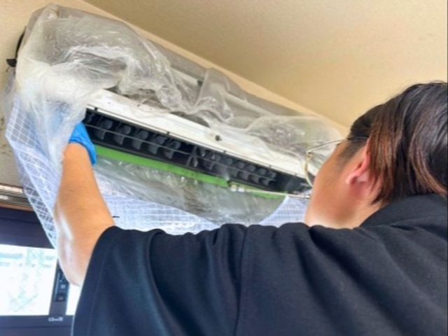 （本体、室外機、抗菌コート）の3点セットが→10500円、複数台なら10000円