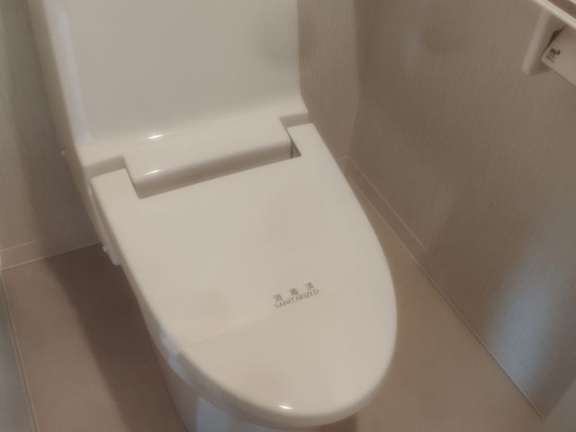 不具合による交換や賃貸入居時の取付、退去時の原状回復による取外し等、お任せ下さい