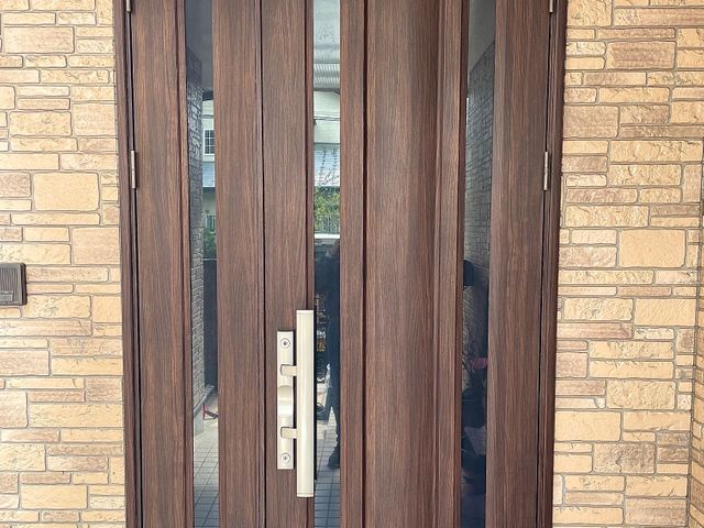 今流行りのダイノックシートで古い建具も生まれ変わります！