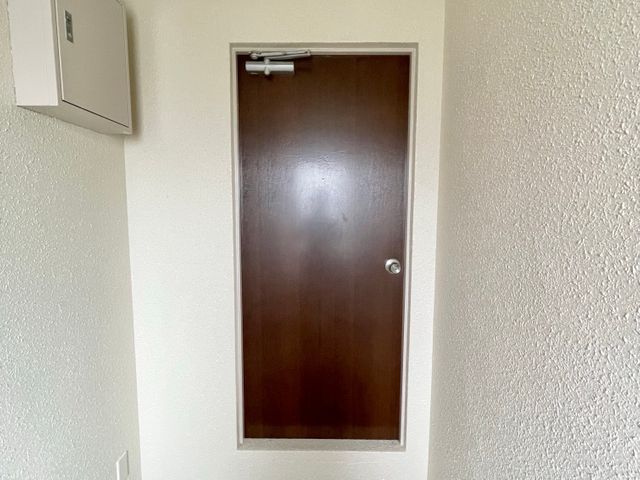 今流行りのダイノックシートで古い建具も生まれ変わります！