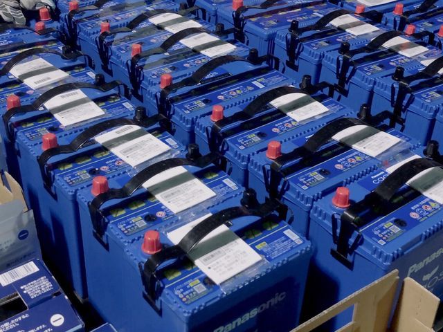 雷神プレミアムパルス充電を施行したカーバッテリー。レッカー、ジャンピング保険付き