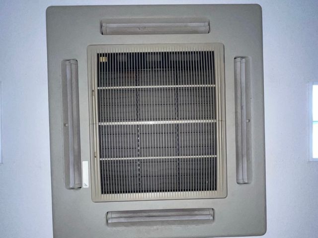 天井埋込エアコンクリーニング（1方向・2方向・4方向対応）