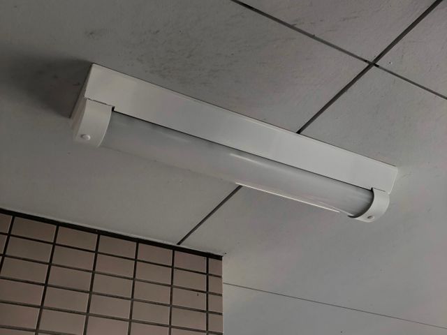 【照明器具交換】経験豊富な電気工事店★1本からでもご相談下さい。