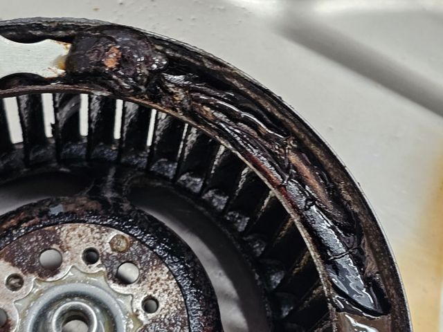 油汚れを徹底除去し換気効率の上昇を！！