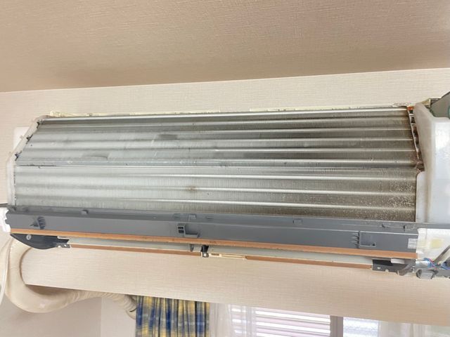 エアコン分解清掃　即対応致します！