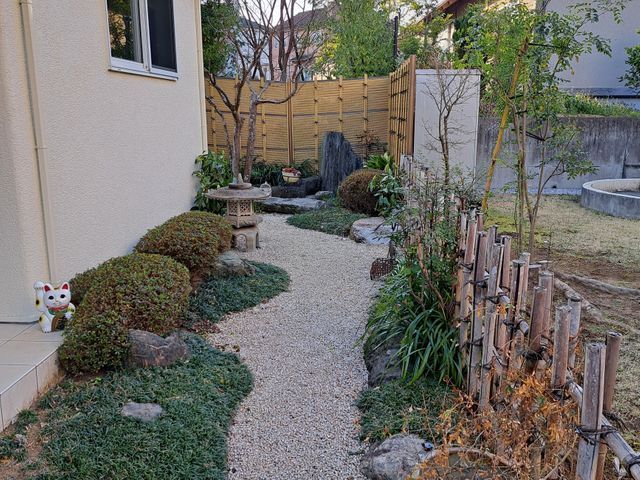 大学農学部で学んだ深い知識をもとに、植物にとってより良い剪定を行います。