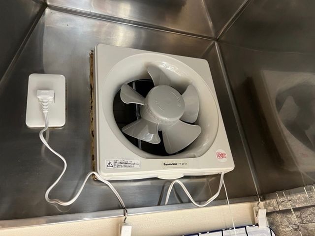◎頑固な油汚れ、プロの洗浄でスッキリ！