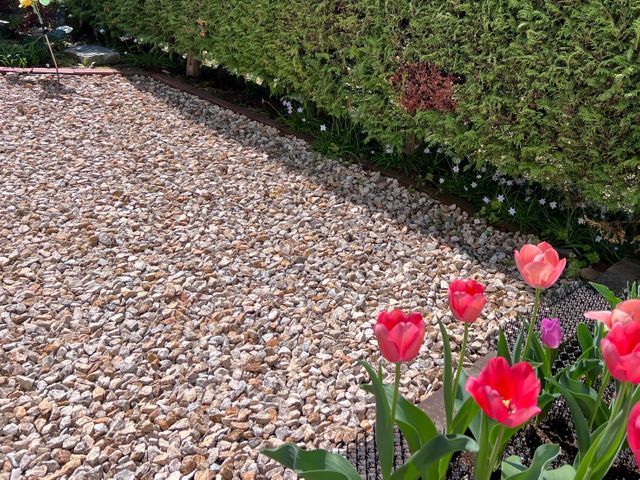 洋風砕石、カラー玉砂利、6号砕石(白、グレー）敷き込み