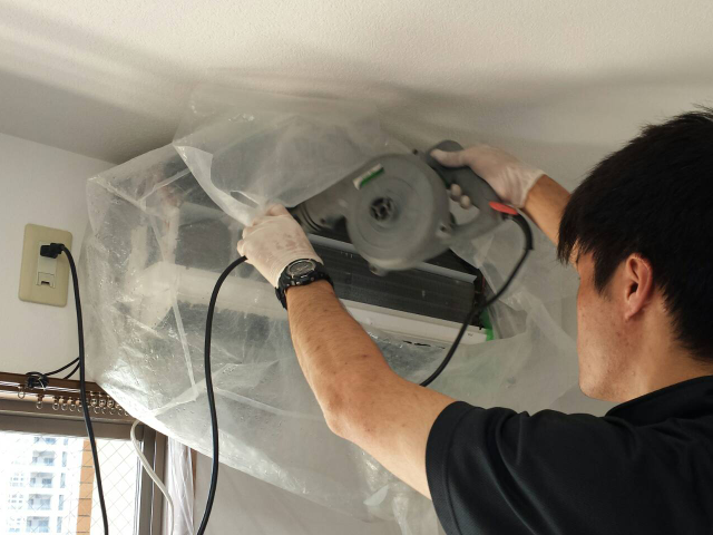 【エアコン洗浄】分解洗浄でエアコンをキレイにお掃除します！