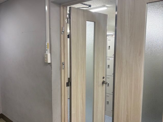 運送・内装の現場経験を活かし、丁寧な養生と仕上がりにこだわります