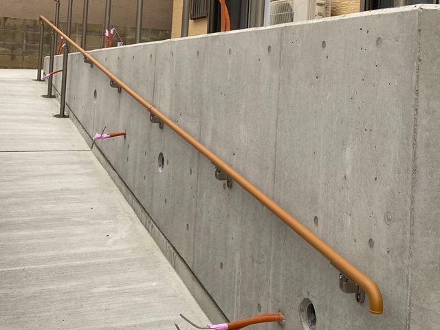 補助手摺に階段手摺 歩行補助手摺と暮らしの安全に欠かせない手摺の施行はしっかりと Uprize アップライズの手すり取り付け くらしのマーケット