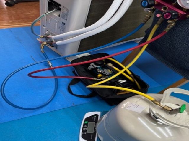 エアコン修理    ガス補充　写真の店長が伺います