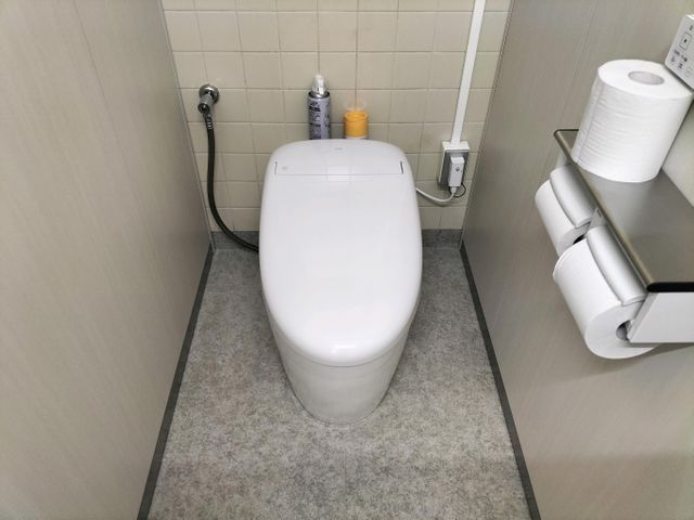 ※トイレ本体交換専門店｜床・壁工事なしでスムーズ交換！ペーパーホルダー設置も可