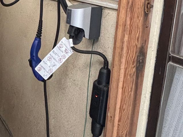 お客様の情報をもとに、お車に合ったコンセントのご提案いたします。