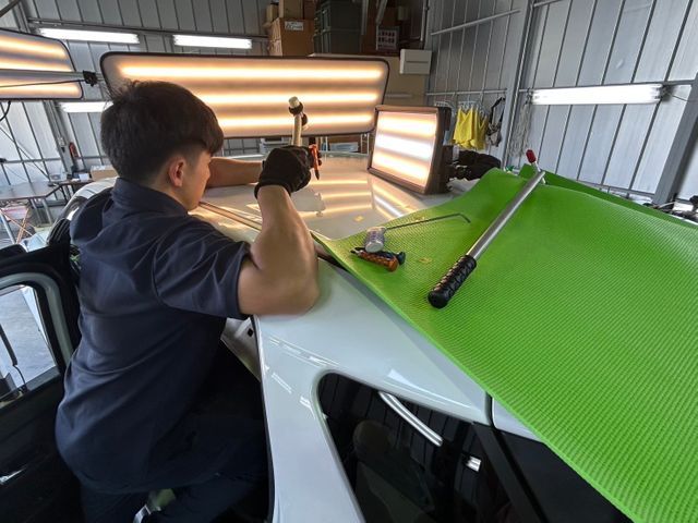魔法のように愛車の凹みを修復！時間外エリア外も相談可！自社スタッフによる丁寧作業