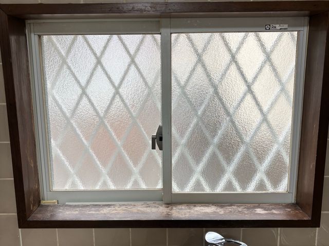 紫外線で傷ついた窓枠が新品のように！