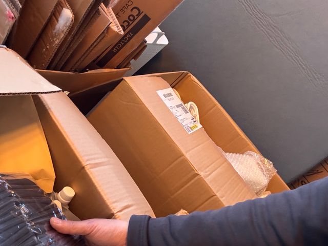 荷造り、荷解き