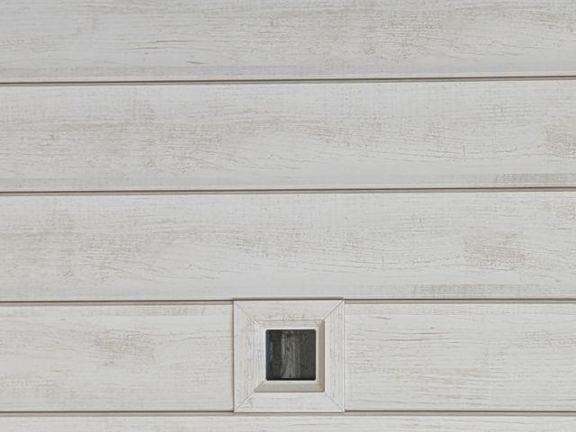 玄関ドアのダイノックシート貼り付け作業