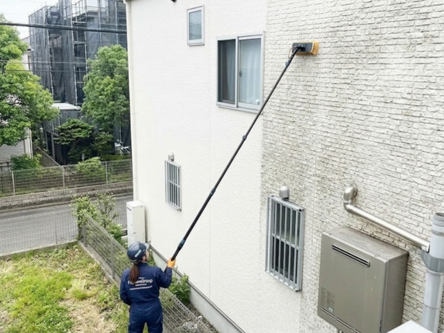 外壁クリーニング（黒ずみ・コケ・雨だれ洗浄）