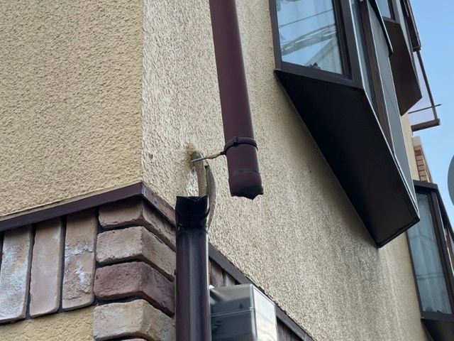 【雨樋掃除・修理清掃】雨樋の詰まり、高所も対応します。