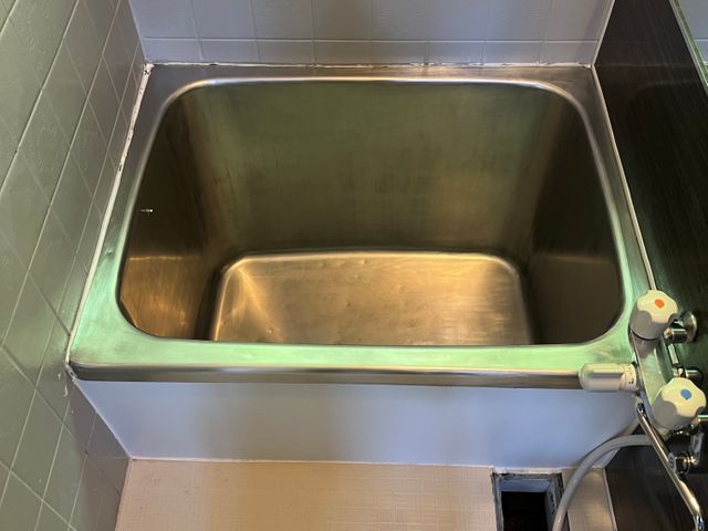 気になる色、汚れもピカピカ　浴槽塗装