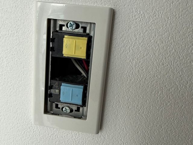 ☆屋内コンセント・スイッチの移動、移設☆