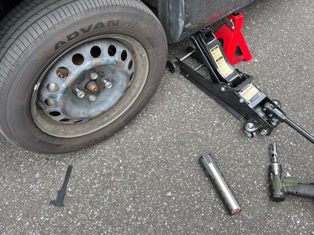 緊急対応可！出張タイヤ（ホイール付き）交換サービス！元ディーラー整備士が対応致し