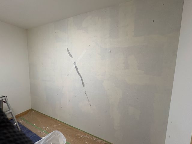 仙台市泉区からお伺い！壁1面〜OKです！地震のひびや壁穴補修もご相談ください。サービスの画像