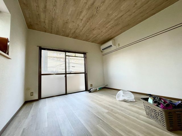 仙台市泉区からお伺い！壁1面〜OKです！地震のひびや壁穴補修もご相談ください！サービスの画像