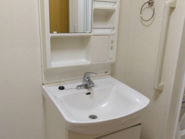 洗面所、洗面台のクリーニングならおまかせください。