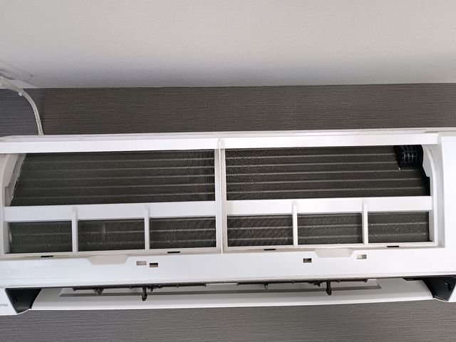 エコ洗剤。又は強力な洗剤で、徹底洗浄します。カビな臭いを撃破！！