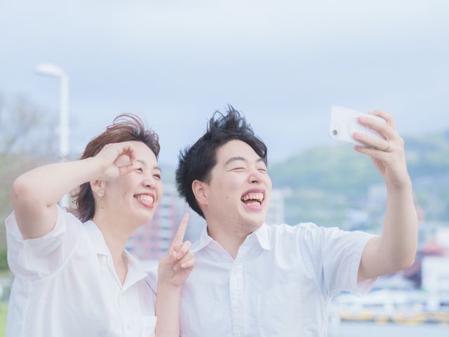私達夫婦は、お二人の素敵なお写真を残すお手伝いをさせて頂いております♪