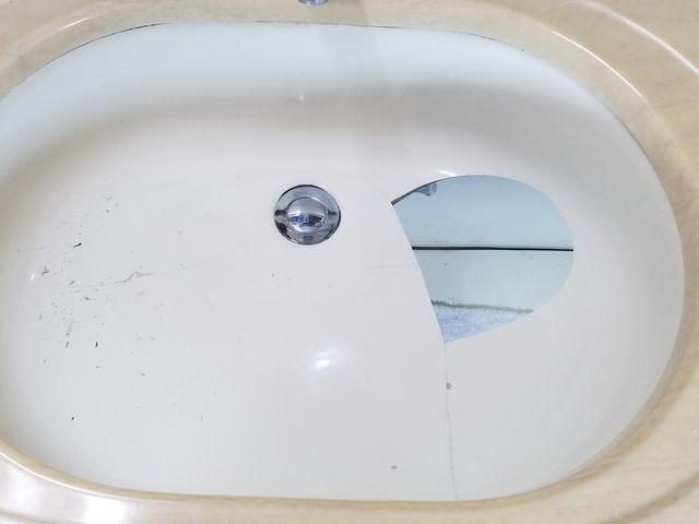 洗面ボウルのひび割れ補修