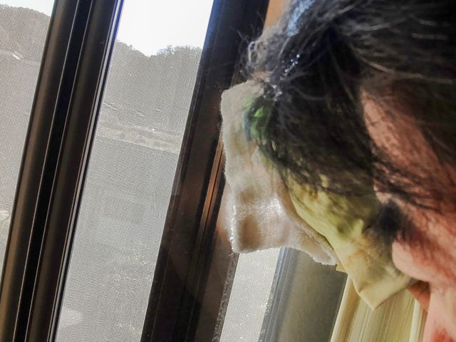 ガラス両面の掃除及びサッシの掃除午前中、早い時間帯で受付可能。