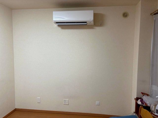 健康を守る壁紙専用の有害ゼロ塗料は機能性抜群！\特許工法/詳しくはサービス内容へサービスの画像