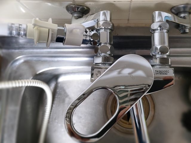 食洗機分岐金具の取付　取り外し　取り外した商品も持って帰ります。