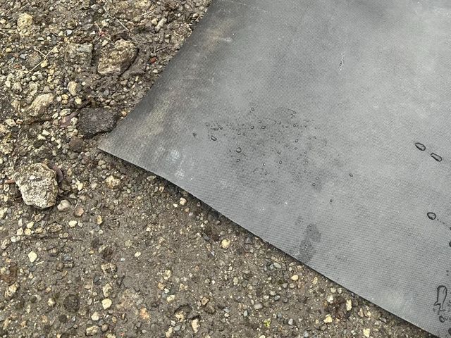 防草シート　施工させて頂きます。
