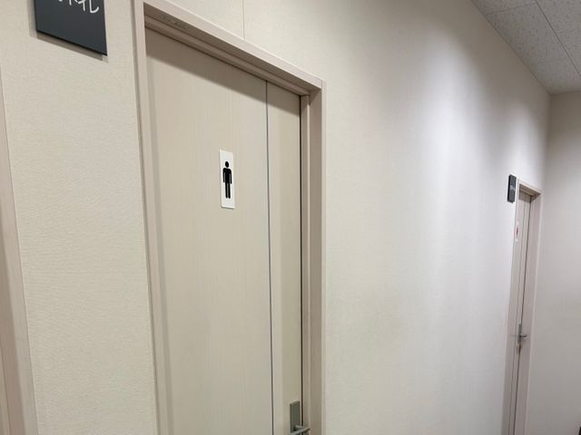 室内ドアのダイノックシート施工で新品に取り替えた様なドアに生まれ変わります♫