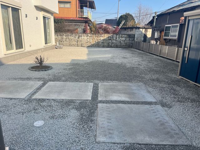 駐車場・庭　砂利敷き※防草シート施工も行います！